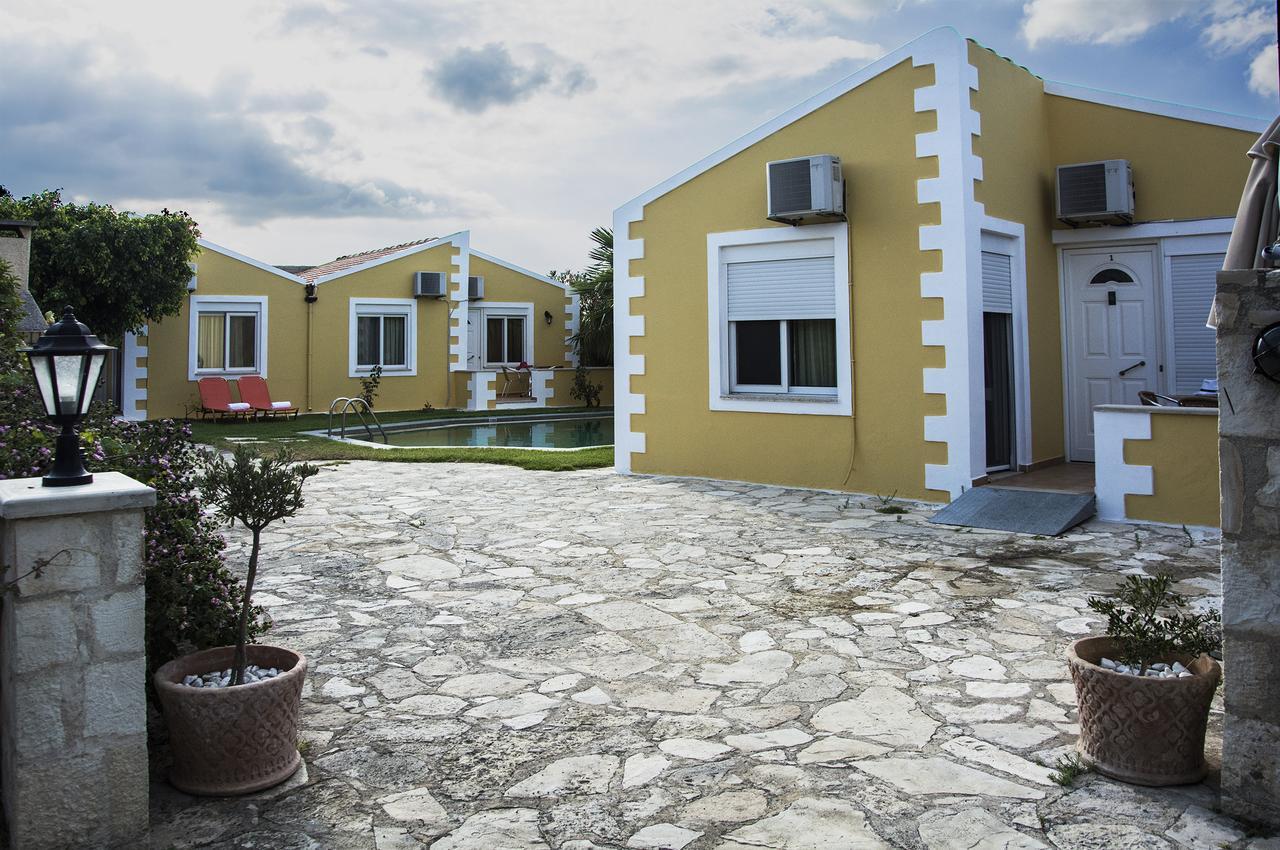Plakalona Apartments Exopoli Bagian luar foto